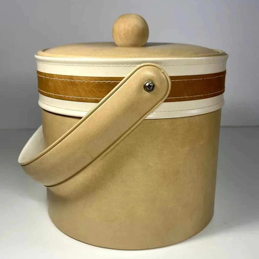 Vintage Georges Briard MCM Ice Bucket Tan Brown‎ Faux Leather Wood Knob Handle